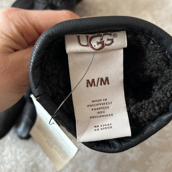 Brand New UGG Mens Wool & Genuine Leather Touchscreen Tech Gloves Faux Fur Lined - Picture 8 of 13